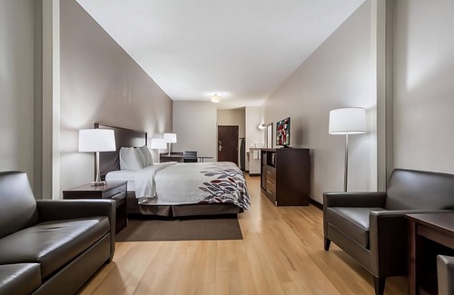 Council Bluffs House | Council Bluffs Experience Like No Other! 3 Homelike Units, FREE Parking!