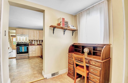 South Stormont House | Country 5 Bed 1.5 Bath - charming cottage w/gym,1HR to Ottawa & Montreal