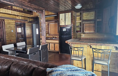 Custer Cabin | Country cabin close to town and in the middle of it all.