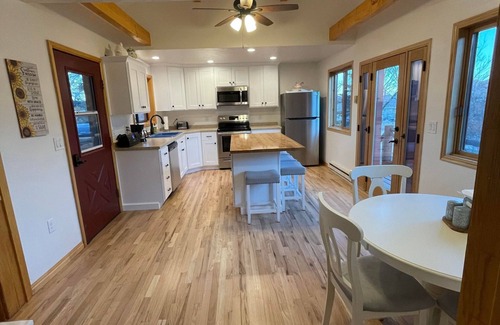 Teasdale House | Country Charm Home Just Miles From Capitol Reef National Park & Boulder Mountain