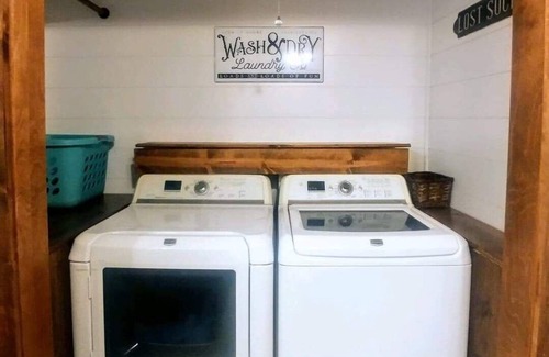 Manhattan House | Country charm less than 1 mile from Bill Snyder Family Stadium