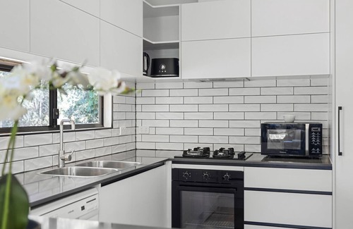 Woolgoolga House | Country Club Retreat