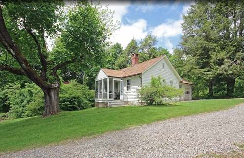Redding Ridge Cottage | Country Cottage 2BR w/ Cozy, Modern Amenities