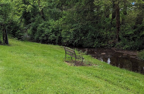 Coshocton Cottage | Country Cottage on 3 acres just 1 mile from Roscoe Village and Coshocton.