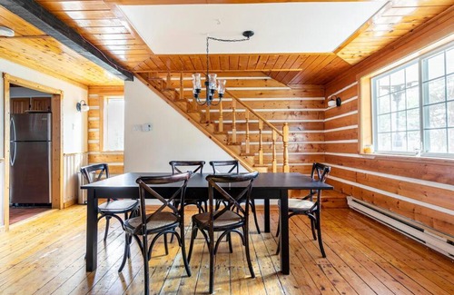 Brebeuf Ski Chalet | Country cottage on the banks of the Red River