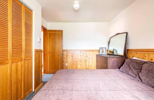 Brebeuf Ski Chalet | Country cottage on the banks of the Red River