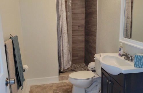 Orlando Cottage | Country Cottage one mile from UCF and close to Disney