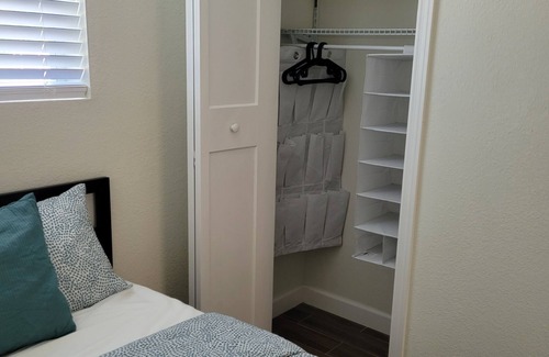 Orlando Cottage | Country Cottage one mile from UCF and close to Disney