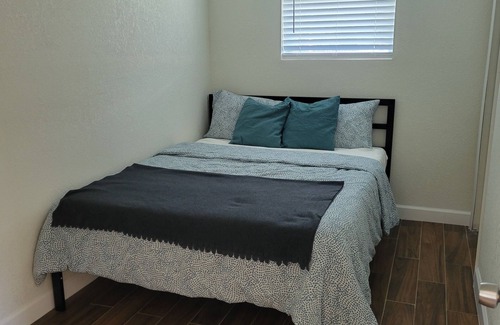 Orlando Cottage | Country Cottage one mile from UCF and close to Disney