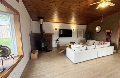 Douro-Dummer Other | Country escape to a modern farmhouse on rolling acres - So much to discover!
