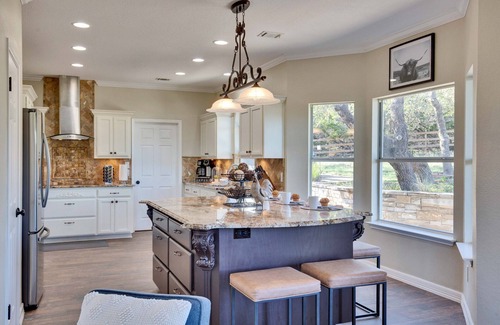 West Cave Estates House | Country Estate with Hot Tub On Several Private Acres Minutes From Downtown DS!