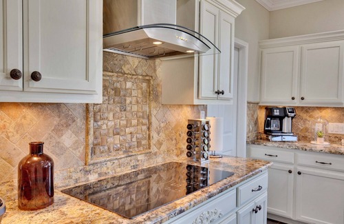 West Cave Estates House | Country Estate with Hot Tub On Several Private Acres Minutes From Downtown DS!