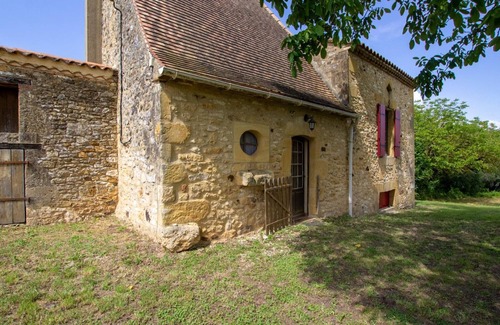 Montferrand-du-Perigord Cottage | Country House with Large Garden, Family Room, and Pet-Friendly in Perigord