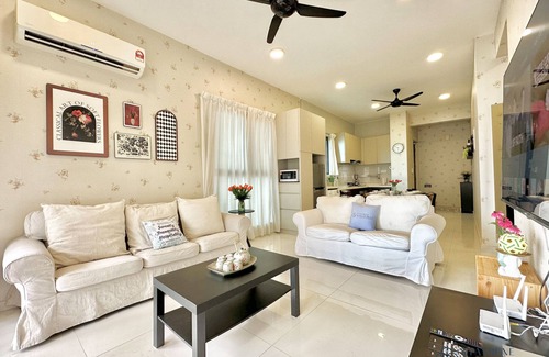 Central District Condo | Country Garden Danga Bay By Stayrene