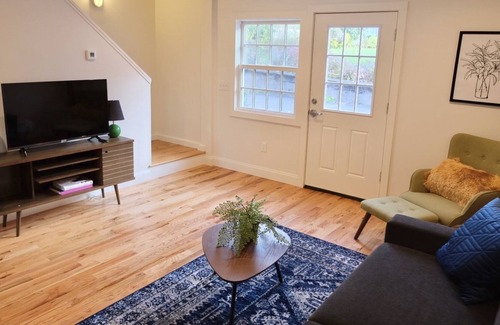 Newtown Condo | Country Getaway in Historic Inn