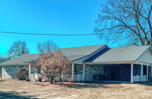 Battiest House | Country Getaway ~ minutes from hiking trails, fishing, ATV trails, hunting