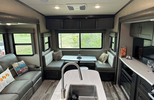 Fredericksburg House | Country Getaway.Sounds of nature and stargazers dream Rejuvenate your mind &body