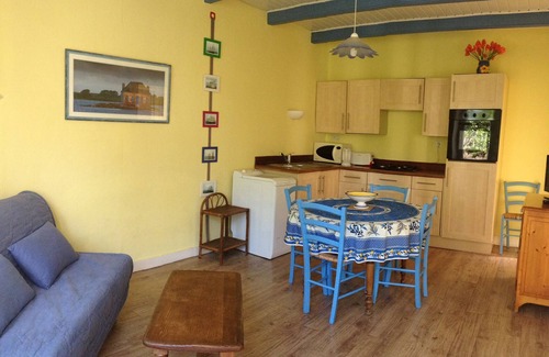 Sulniac Cottage | Country gite 15 mn from the sea for 2/4 people