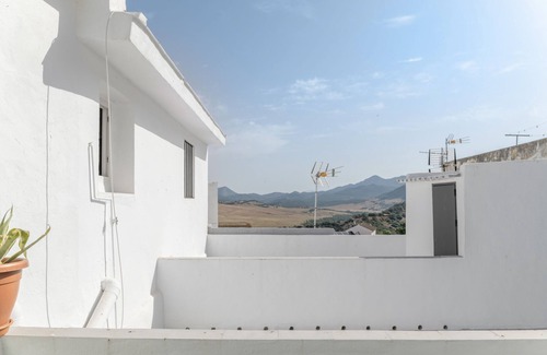 Alcala de los Gazules House | Country House 'El Rincón De Hugo' with Mountain View, Private Terrace and Air Conditioning