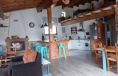 Sanchon de la Sagrada House | Country House 'Casa Rural Gorriones' with Private Pool, Private Garden and Wi-Fi