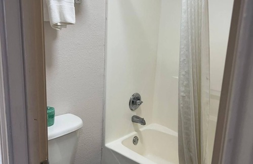 Eagle Pass Hotel | Country Hill Inn and Suites