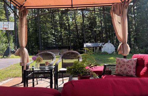 Durham Region Cottage | Country Home in a Forest!