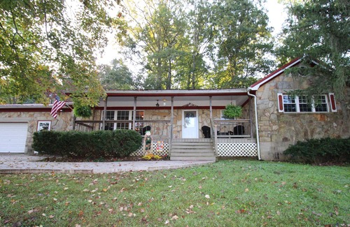 Mammoth Cave House | Country home minutes from Nolin Lake, Blue Holler and Mammoth Cave!