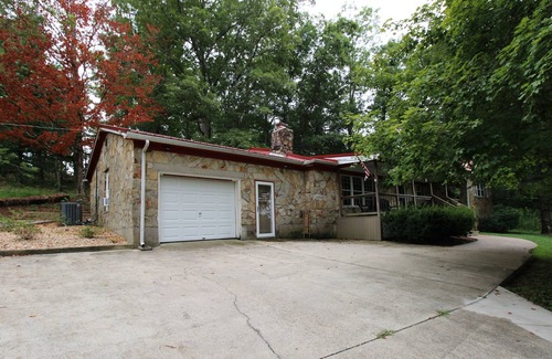Mammoth Cave House | Country home minutes from Nolin Lake, Blue Holler and Mammoth Cave!