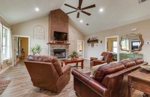 Fredericksburg House | Country Home Near Fredericksburg Fire Pit and Grill