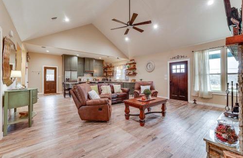 Fredericksburg House | Country Home Near Fredericksburg Fire Pit and Grill