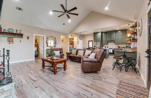 Fredericksburg House | Country Home Near Fredericksburg Fire Pit and Grill