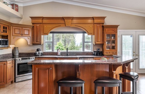 Southeast Kelowna House | Country Home near Myra Canyon Trail