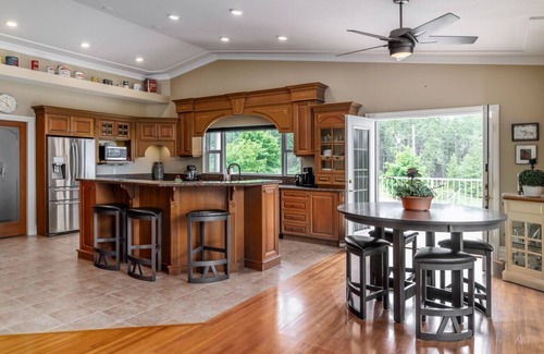 Southeast Kelowna House | Country Home near Myra Canyon Trail