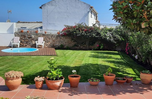 Alcobaca House | Country house 4km from the sea. Enclosed garden. Children's pool. Pets welcome.