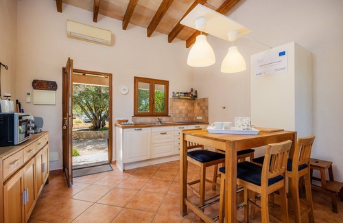 Montuiri Villa | Country House 'Buena Vista' with Mountain View, Wi-Fi and Air Conditioning