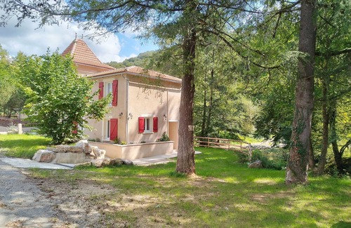 Saint-Paul-de-Vern House | Country house by the river, swimming and fishing Pets welcome