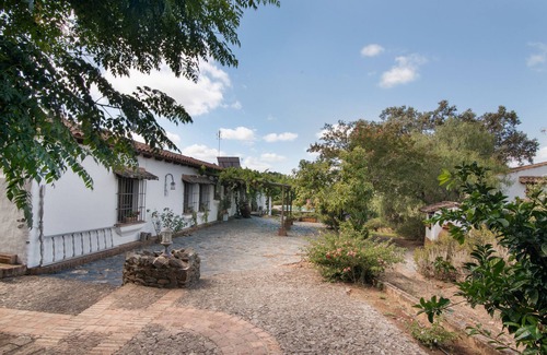 El Campillo House | Country House 'Caldera Vieja' with Mountain View, Shared Pool and Shared Garden