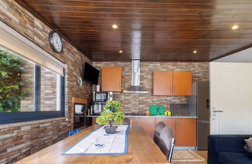 Vieira do Minho House | Country House 'Casa T0 - Stúdio' with Mountain View, Shared Pool and Wi-Fi
