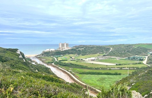 Maceira Villa | Country House 'Cabana Do Baloiço Do Pitagudo' with Sea View, Shared Terrace and Air Conditioning