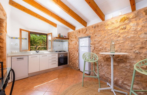 Es Llombards Villa | Country House 'Can Hostalet' with Private Terrace, Wi-Fi and Air Conditioning