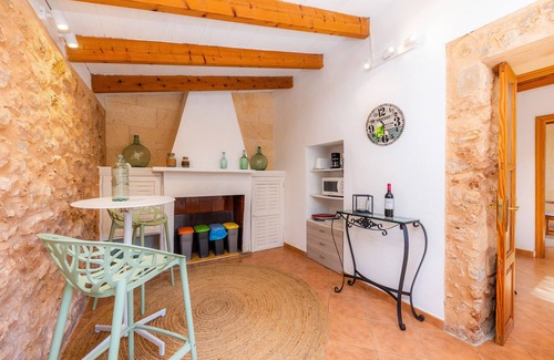 Es Llombards Villa | Country House 'Can Hostalet' with Private Terrace, Wi-Fi and Air Conditioning