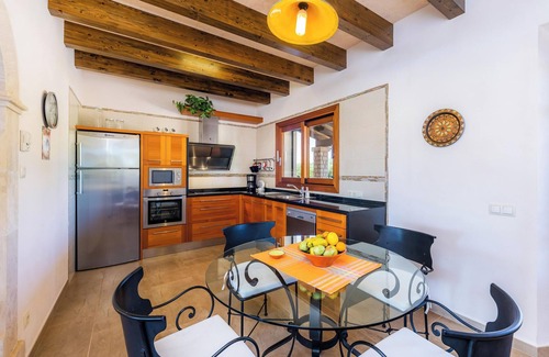 Es Llombards Villa | Country House 'Can Simonet' with Private Pool, Wi-Fi and Air Conditioning