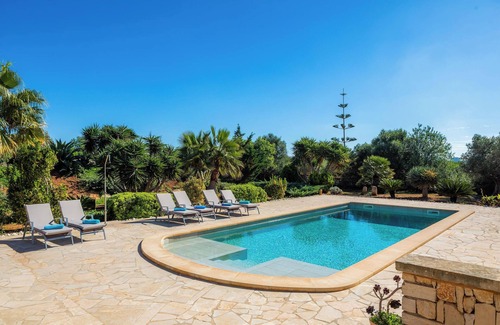 Es Llombards Villa | Country House 'Can Simonet' with Private Pool, Wi-Fi and Air Conditioning