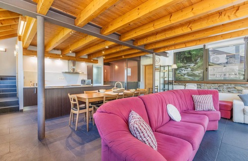 Tavascan House | Country House 'Casa Guillem 2' with Lake View, Wi-Fi and Air Conditioning