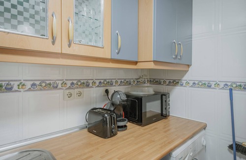 Pedro Bernardo House | Country House 'El Burrito De Gredos' with Balcony, Wi-Fi and Air Conditioning
