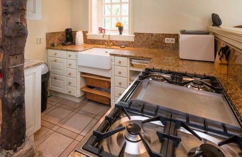 Deurningen Villa | Country house in nature with private bathroom in each room