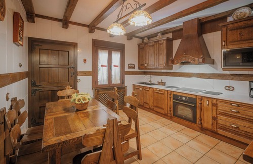 Uruena House | Country House 'La Anunciada' with Lake View and Private Garden