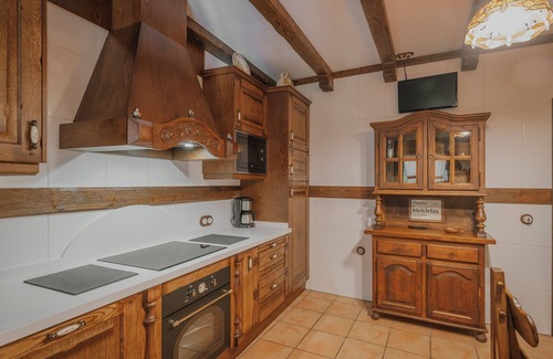 Uruena House | Country House 'La Anunciada' with Lake View and Private Garden