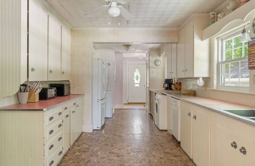 Bryant Pond House | Country House on Lake Christopher 14 Miles to Sunday River & 5 Miles to Mt Abram