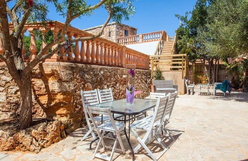 Es Llombards Villa | Country House 'S’Hort - Can Rita' with Private Pool, Wi-Fi and Air Conditioning